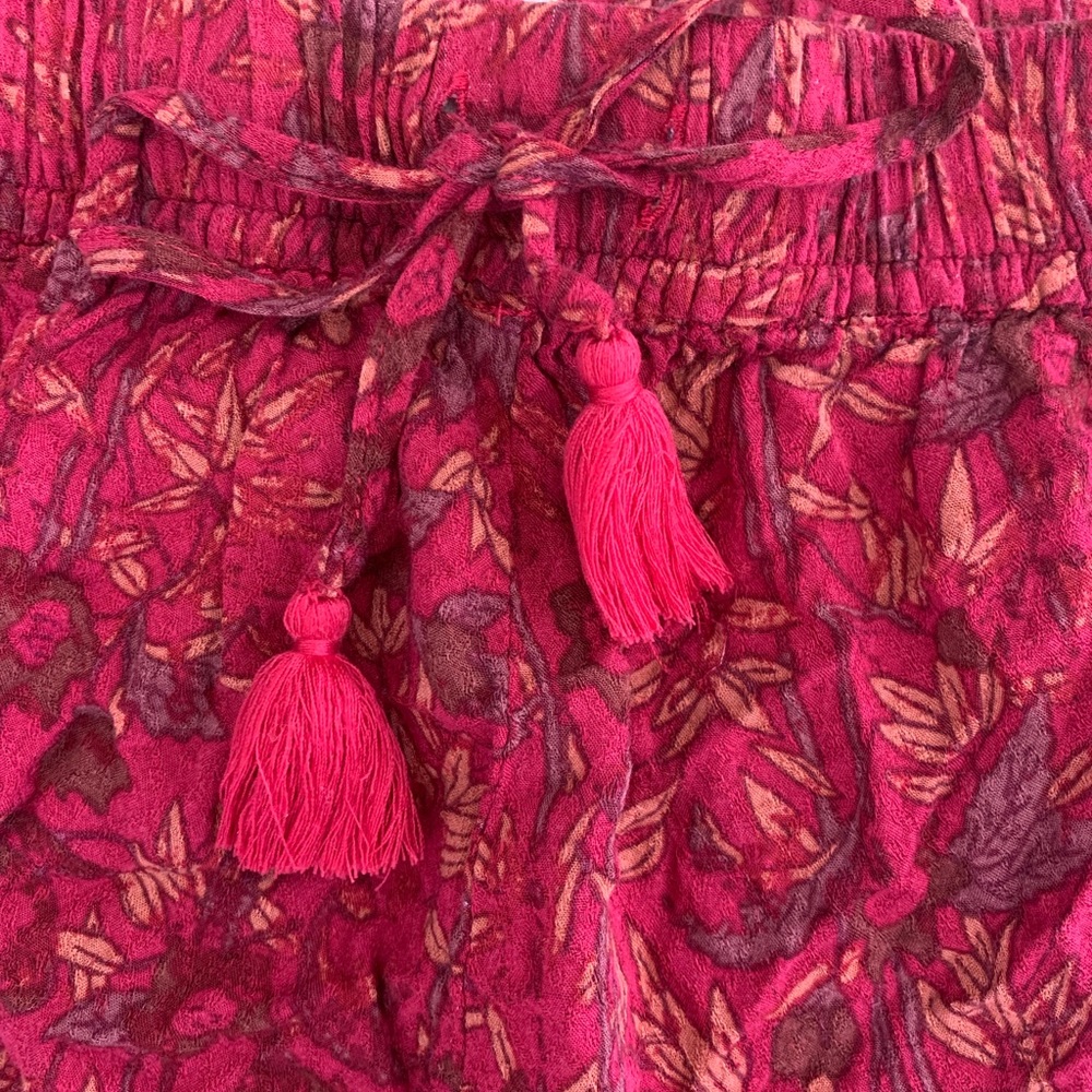 Ecote large flowey pink shorts